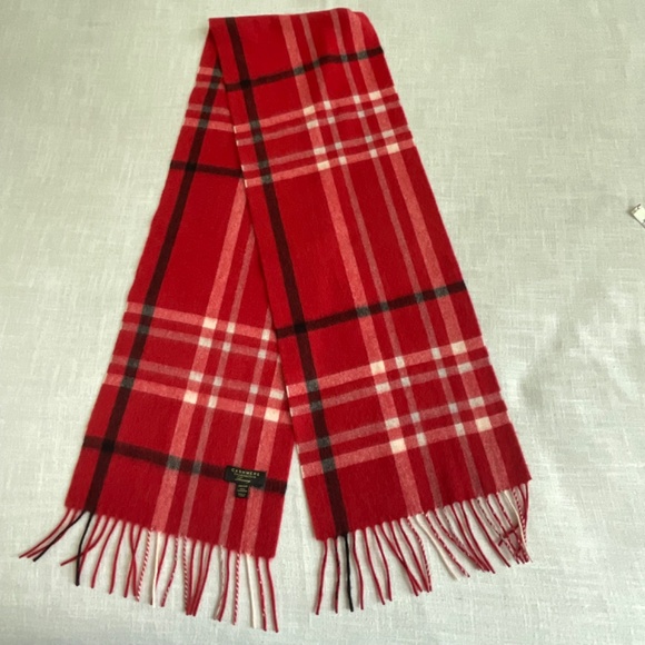 •Charter Club Red Black White Plaid 100%Cashmere Fringed Scarf 64”x10” NWOT - Picture 9 of 11